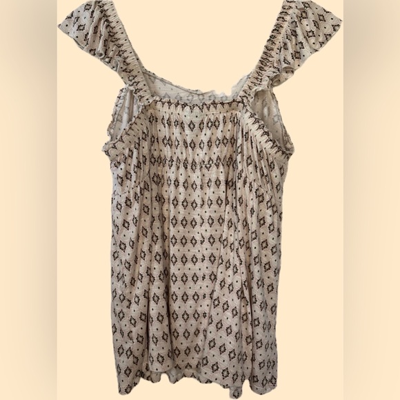 Torrid Cream and Black Geometric Blouse - Picture 2 of 5